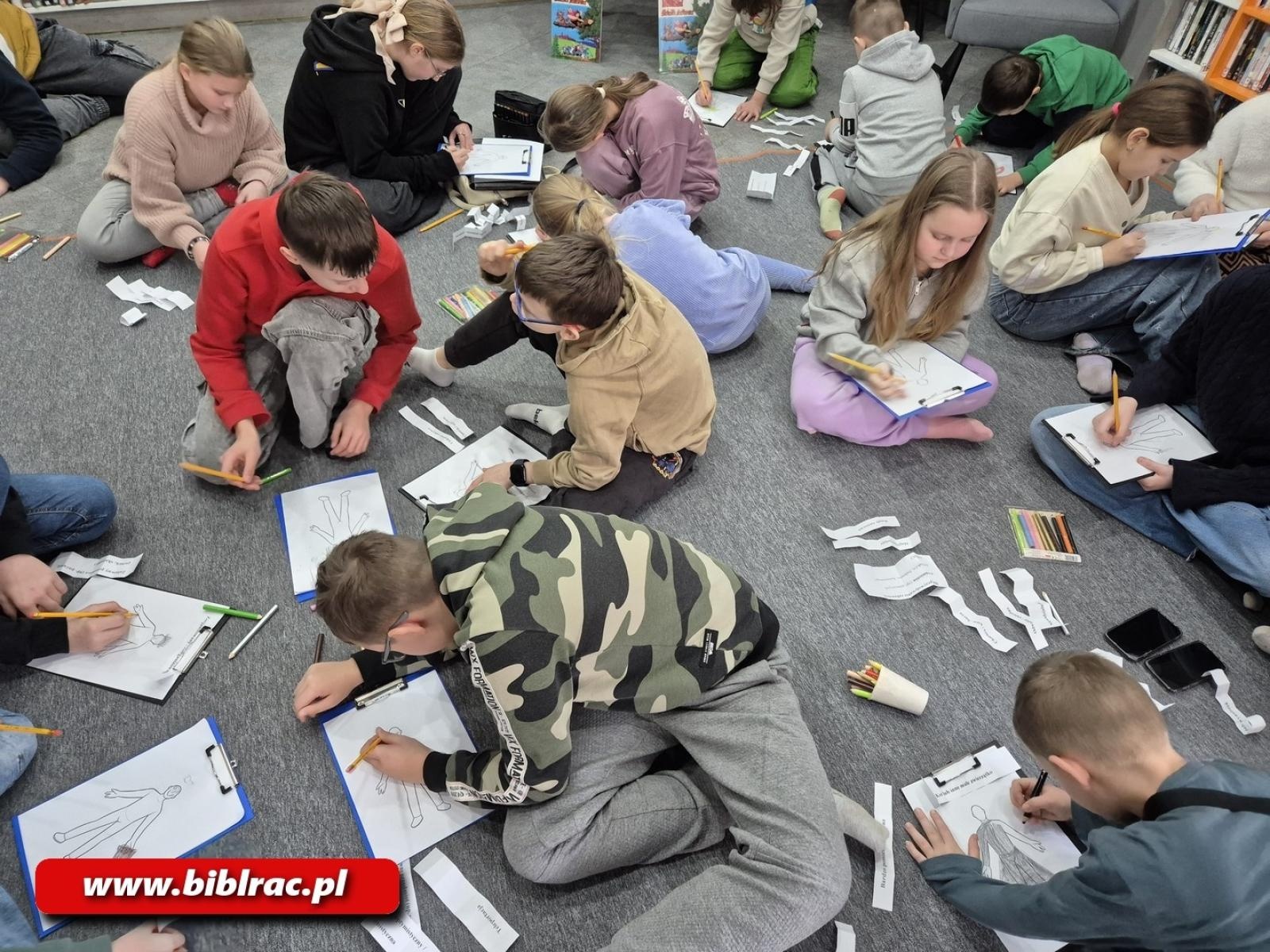 Zdjęcie w galerii na portalu naszraciborz.pl: Komiksowe Ferie w filiach bibliotecznych wiadomości z regionu