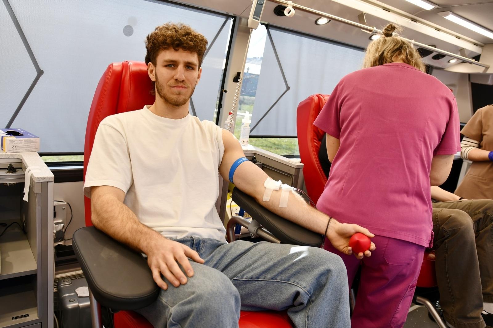 Zdjęcie w galerii na portalu naszraciborz.pl: Pierwsza tegoroczna akcja zbiórki krwi w Śląskim Oddziale SG wiadomości z regionu