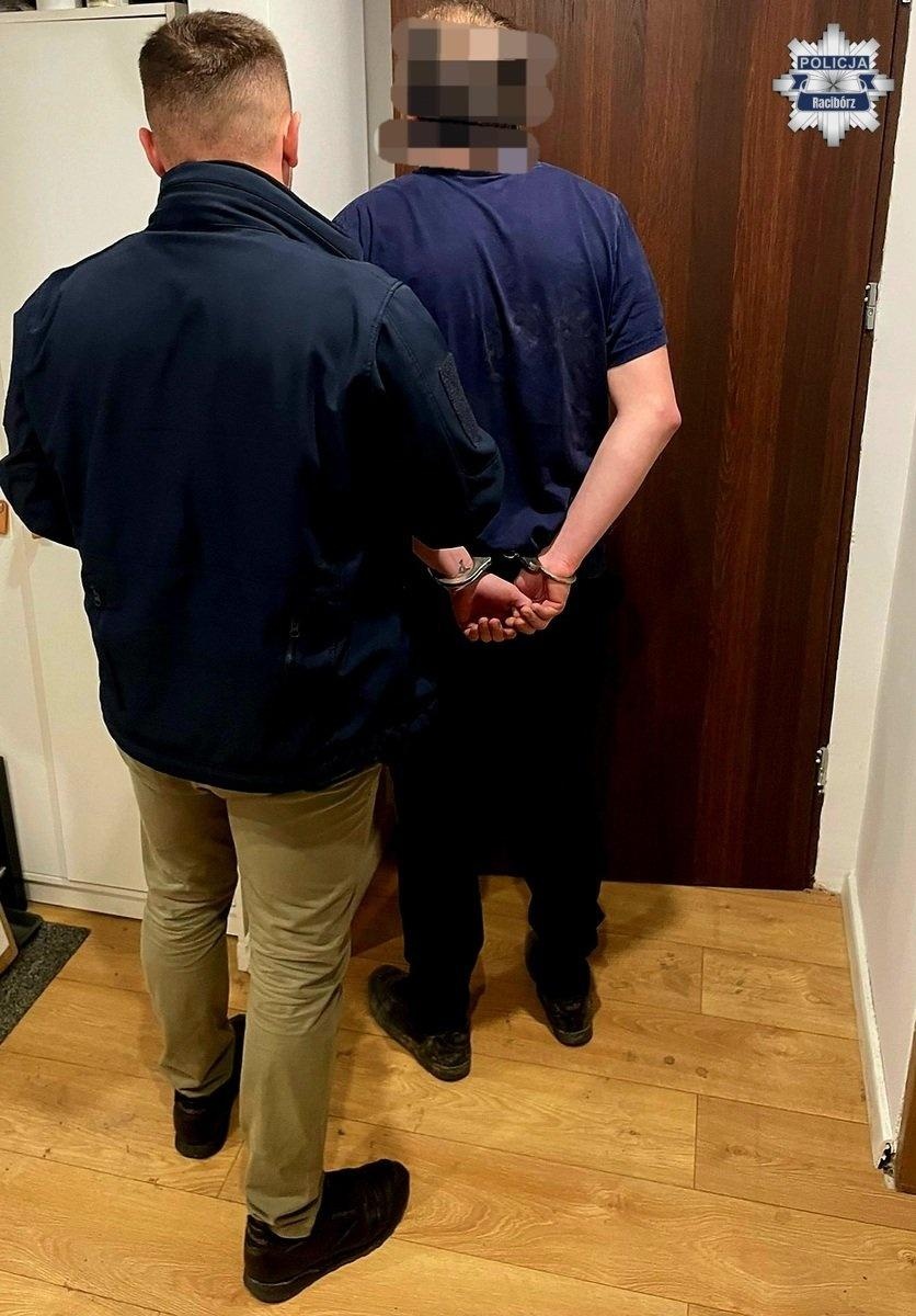 Zdjęcie w galerii na portalu naszraciborz.pl: Policyjna akcja w Raciborzu - sześć osób zatrzymanych wiadomości z regionu