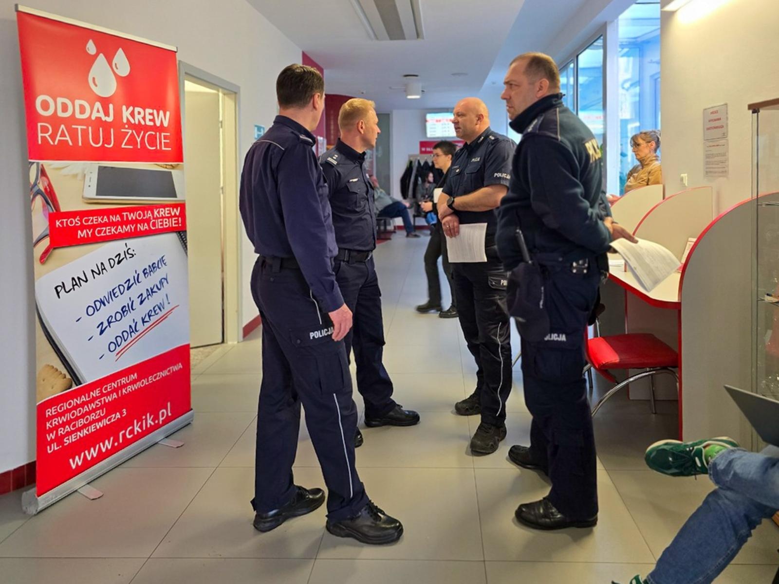 Zdjęcie w galerii na portalu naszraciborz.pl: Policyjna Kropla Krwi w raciborskim centrum krwiodawstwa wiadomości z regionu