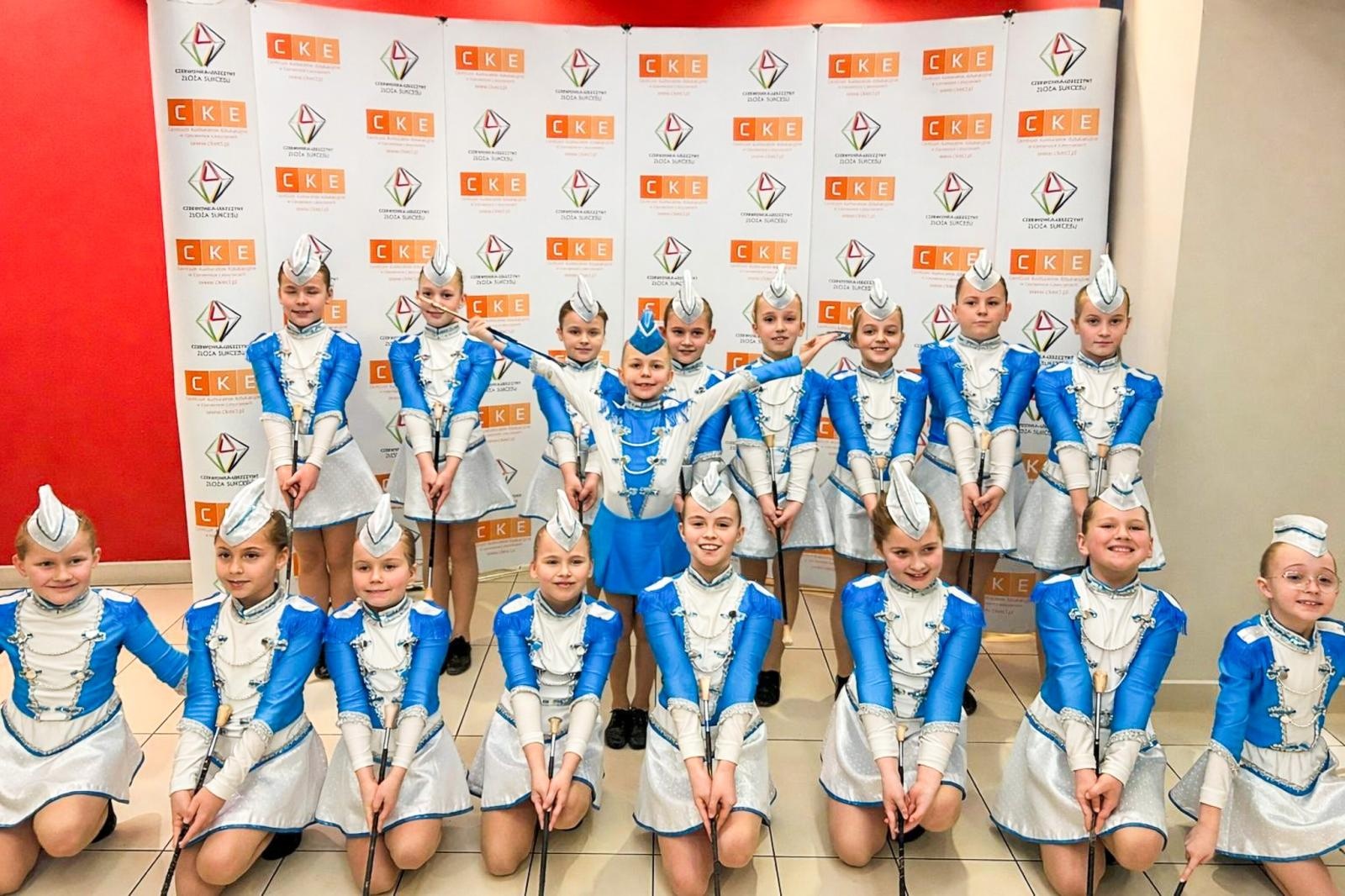 Zdjęcie w galerii na portalu naszraciborz.pl: Mażoretki ZARA otworzyły sportowy sezon startowy wiadomości z regionu