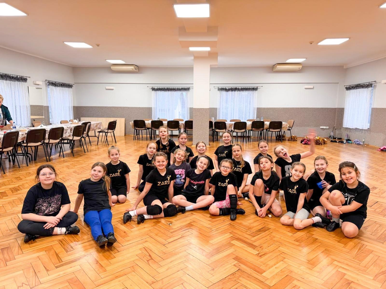 Zdjęcie w galerii na portalu naszraciborz.pl: Pracowity obóz mażoretek przed otwarciem sportowego sezonu wiadomości z regionu