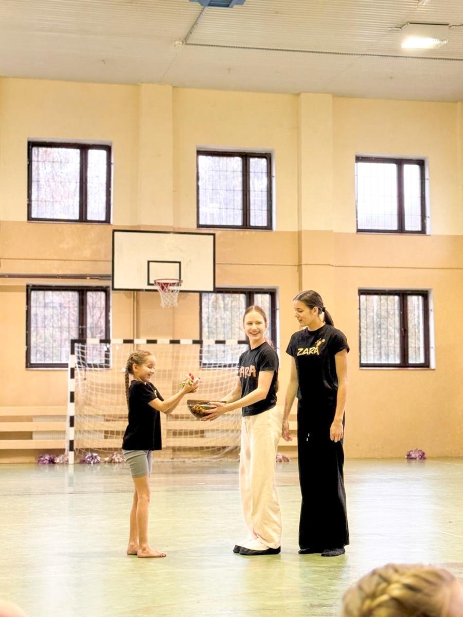 Zdjęcie w galerii na portalu naszraciborz.pl: Pracowity obóz mażoretek przed otwarciem sportowego sezonu wiadomości z regionu