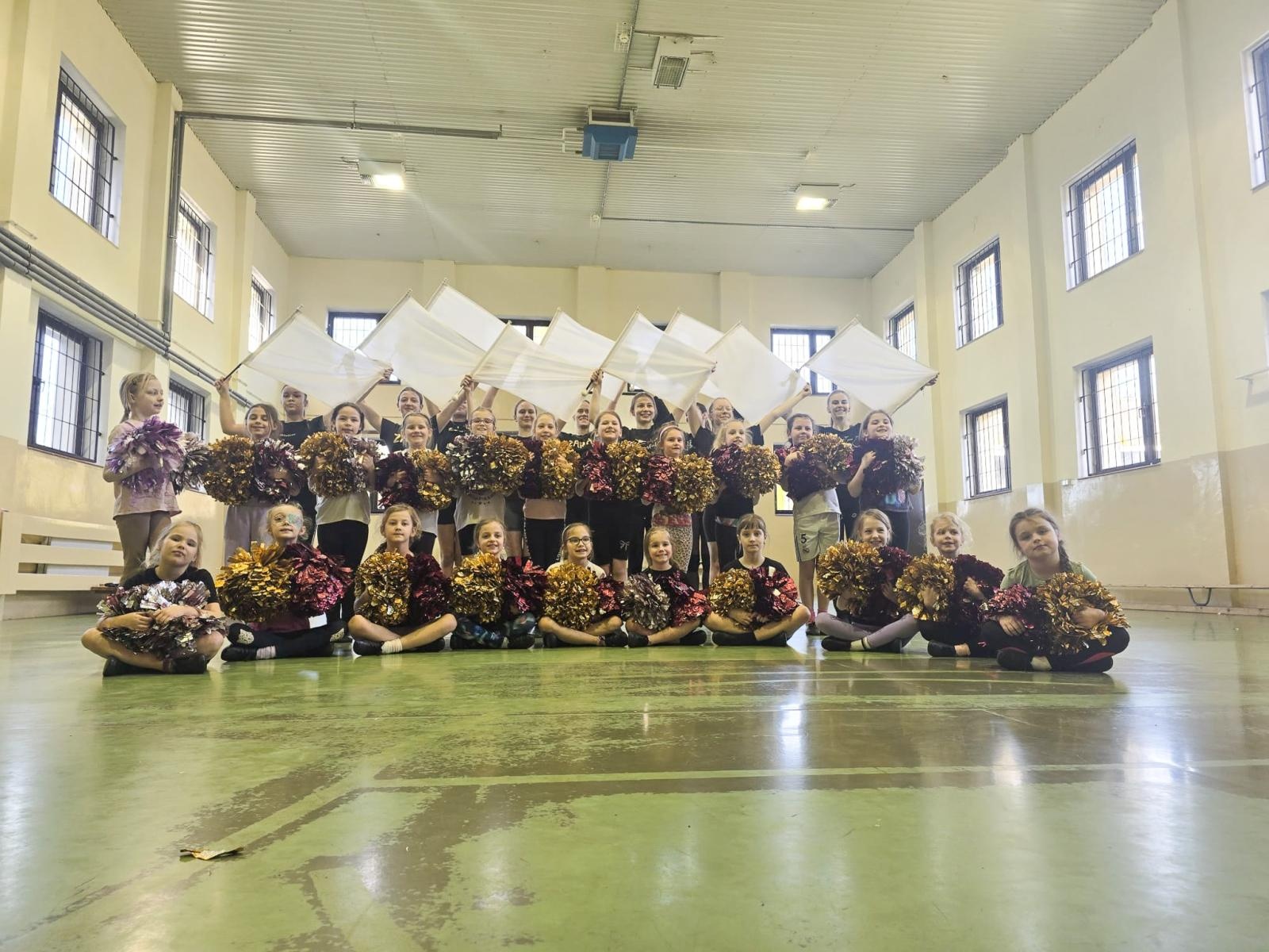 Zdjęcie w galerii na portalu naszraciborz.pl: Pracowity obóz mażoretek przed otwarciem sportowego sezonu wiadomości z regionu