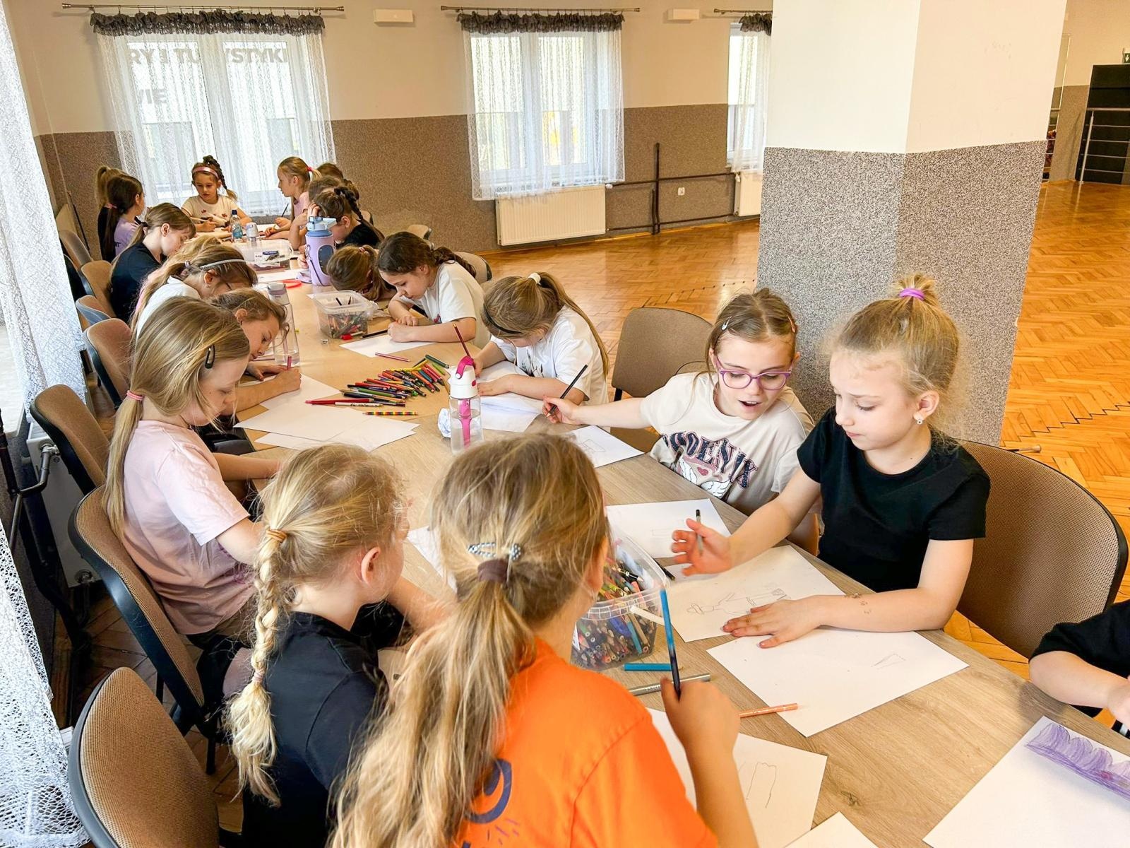 Zdjęcie w galerii na portalu naszraciborz.pl: Pracowity obóz mażoretek przed otwarciem sportowego sezonu wiadomości z regionu