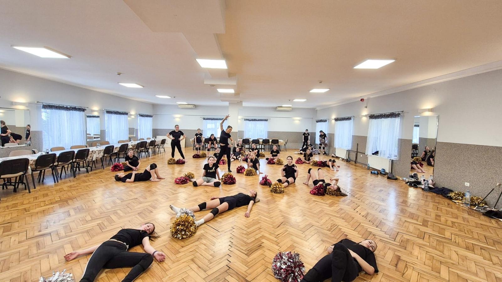 Zdjęcie w galerii na portalu naszraciborz.pl: Pracowity obóz mażoretek przed otwarciem sportowego sezonu wiadomości z regionu