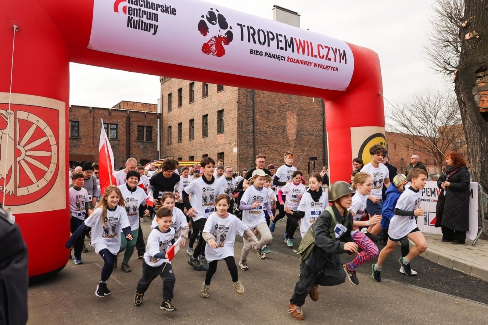 Zdjęcie w galerii na portalu naszraciborz.pl: Za nami XIV Bieg Tropem Wilczym. 120 uczestników oddało pamięć Niezłomnym wiadomości z regionu