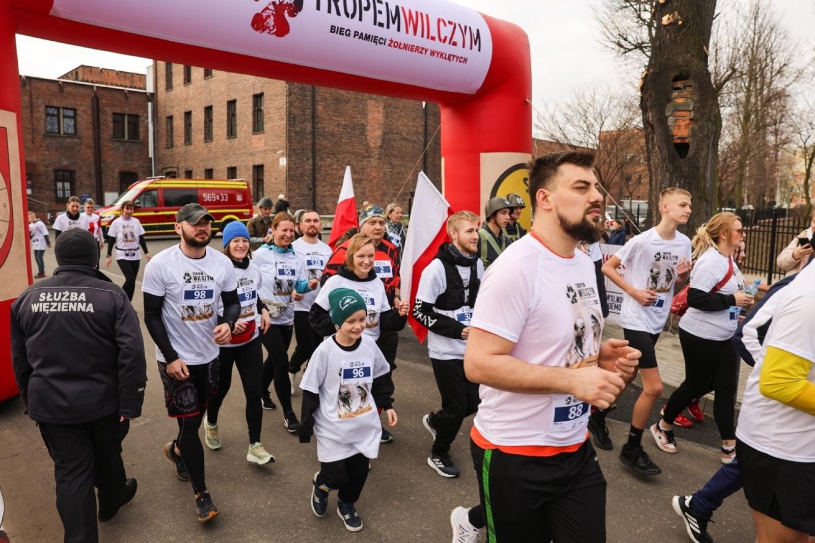 Zdjęcie w galerii na portalu naszraciborz.pl: Za nami XIV Bieg Tropem Wilczym. 120 uczestników oddało pamięć Niezłomnym wiadomości z regionu