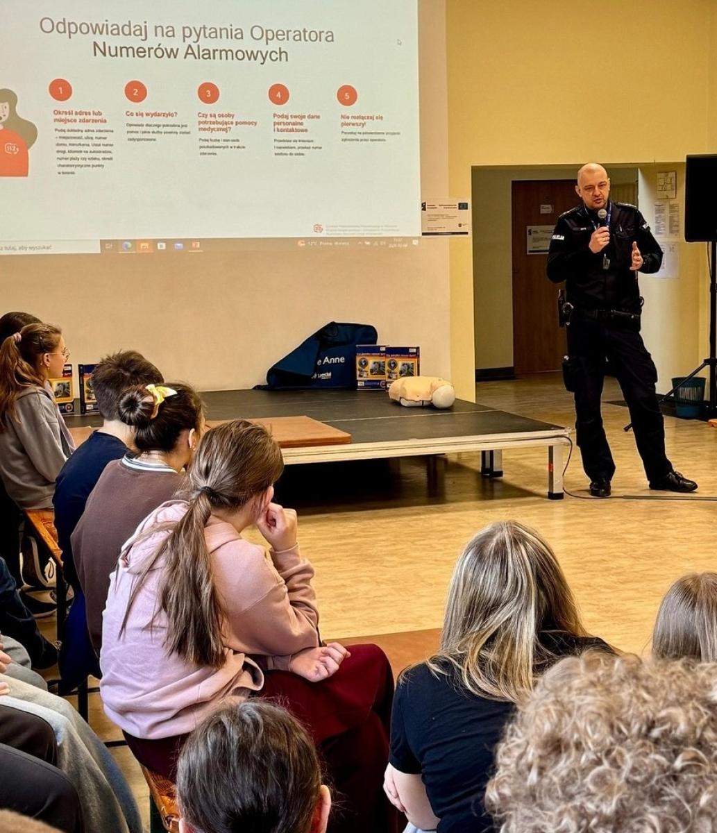 Zdjęcie w galerii na portalu naszraciborz.pl: Lekcja o numerze alarmowym 112 w Szkole Podstawowej w Bieńkowicach wiadomości z regionu