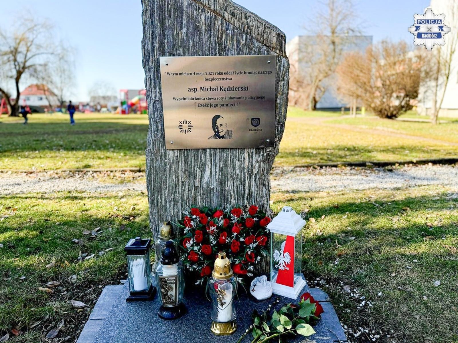 Zdjęcie w galerii na portalu naszraciborz.pl: Międzynarodowy Dzień Pamięci o Poległych Policjantach. Hołd dla asp. Michała Kędzierskiego w Raciborzu wiadomości z regionu