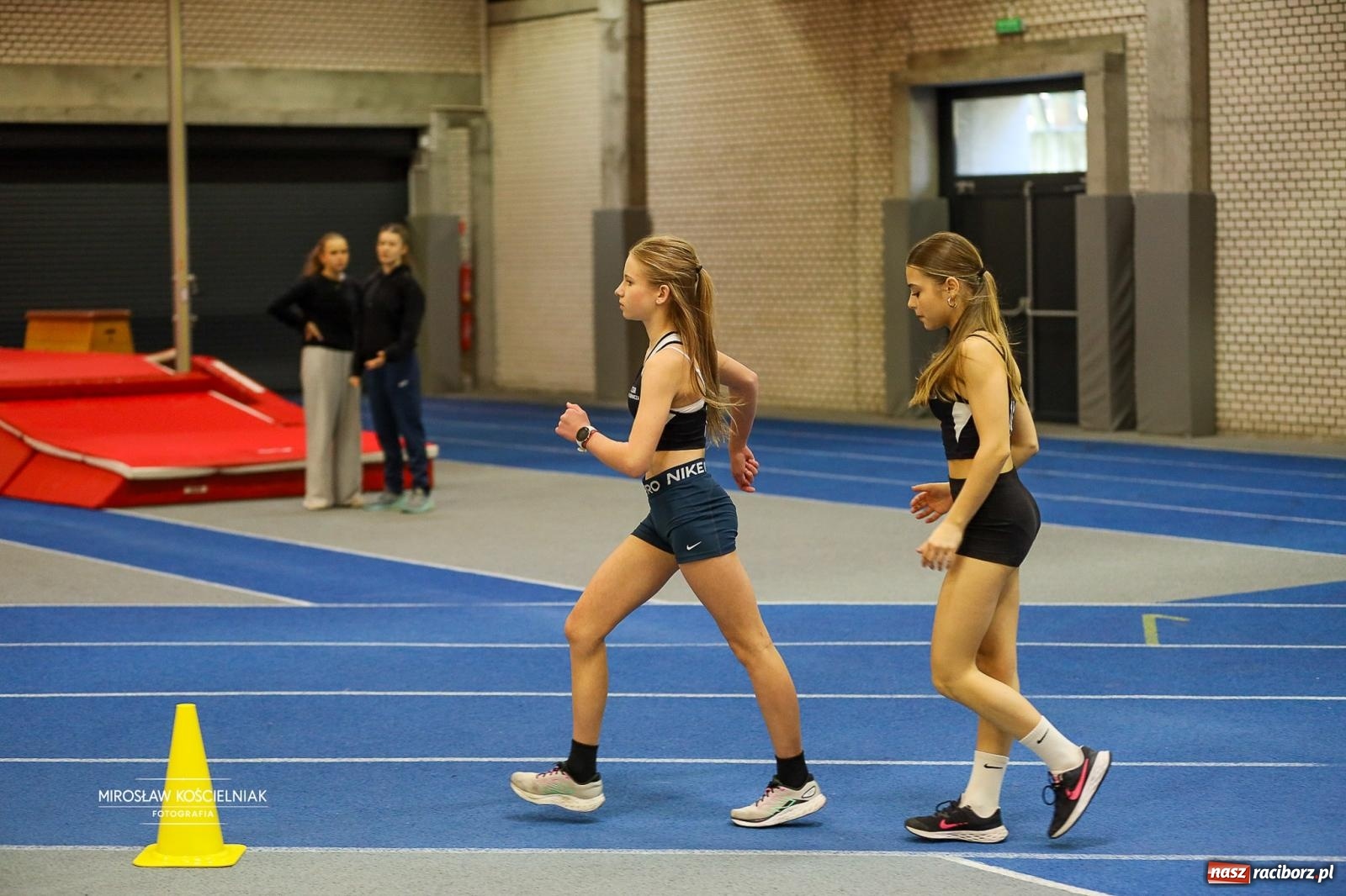 Zdjęcie w galerii na portalu naszraciborz.pl: Lekkoatletyczne Halowe Mistrzostwa Śląska U16 w Raciborzu. Jeden medal gospodarzy [FOTO i WIDEO] wiadomości z regionu