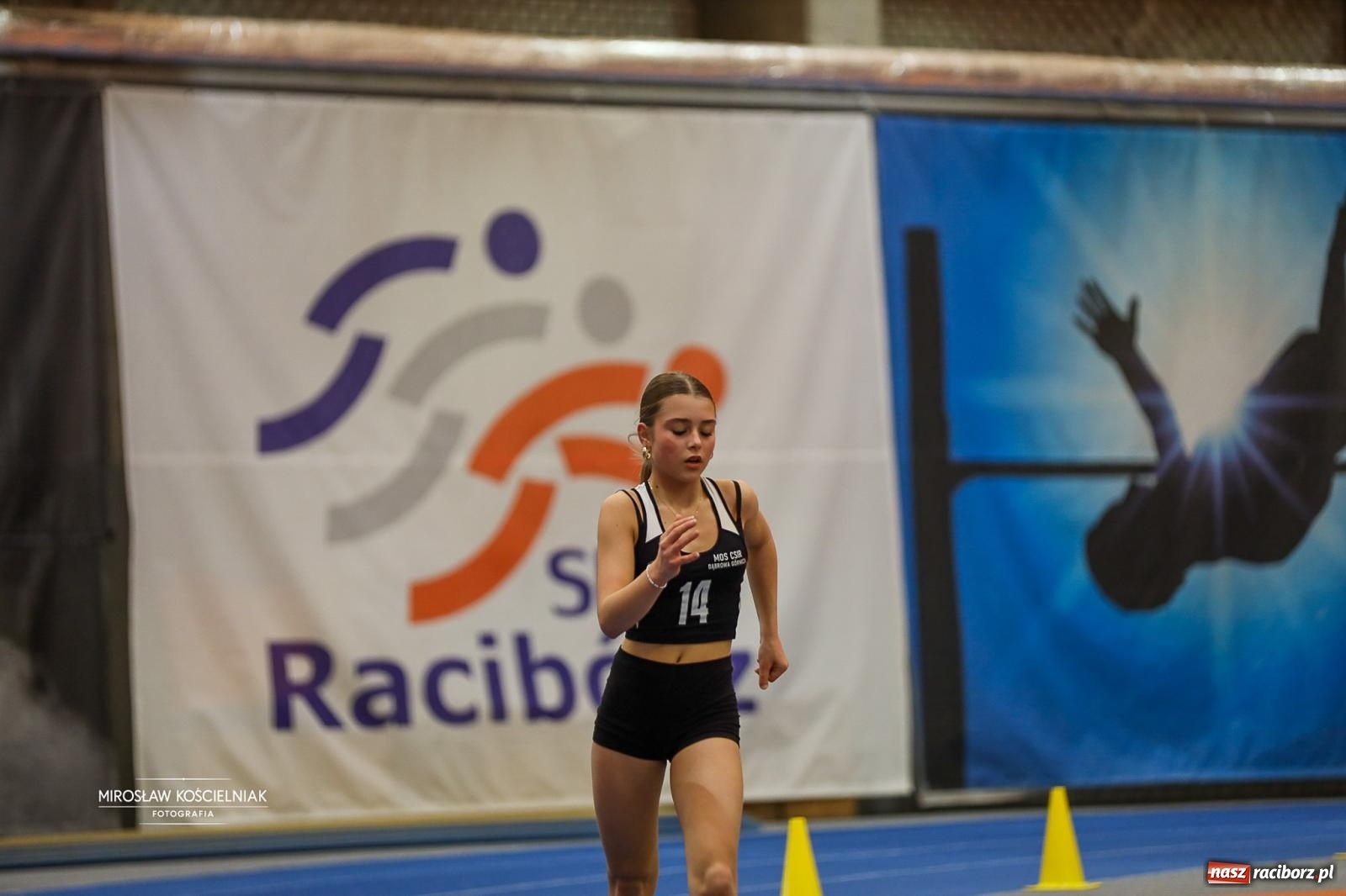 Zdjęcie w galerii na portalu naszraciborz.pl: Lekkoatletyczne Halowe Mistrzostwa Śląska U16 w Raciborzu. Jeden medal gospodarzy [FOTO i WIDEO] wiadomości z regionu