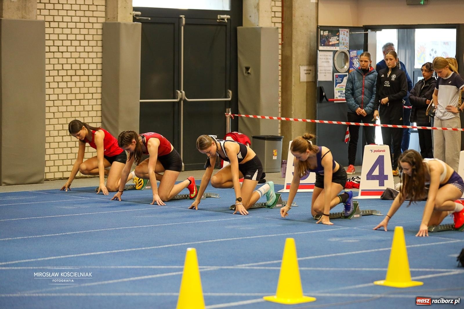 Zdjęcie w galerii na portalu naszraciborz.pl: Lekkoatletyczne Halowe Mistrzostwa Śląska U16 w Raciborzu. Jeden medal gospodarzy [FOTO i WIDEO] wiadomości z regionu