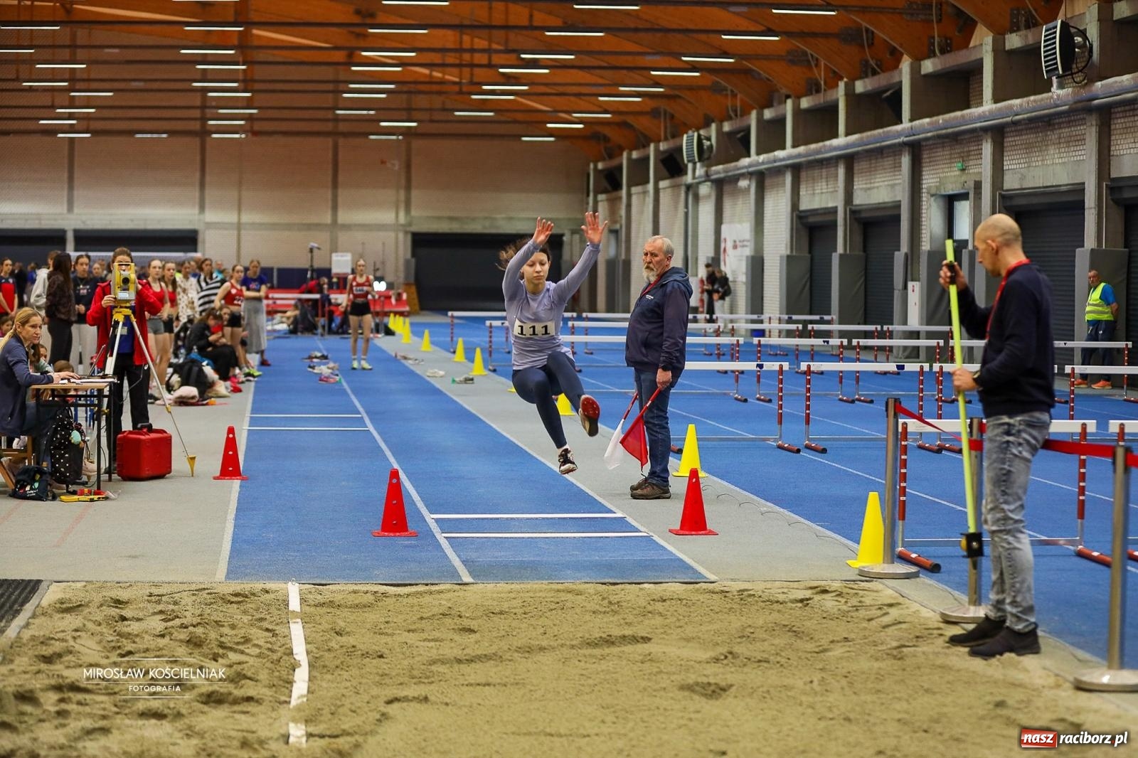 Zdjęcie w galerii na portalu naszraciborz.pl: Lekkoatletyczne Halowe Mistrzostwa Śląska U16 w Raciborzu. Jeden medal gospodarzy [FOTO i WIDEO] wiadomości z regionu