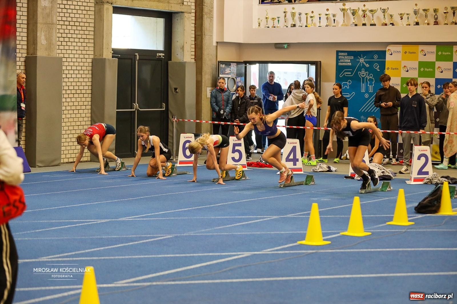 Zdjęcie w galerii na portalu naszraciborz.pl: Lekkoatletyczne Halowe Mistrzostwa Śląska U16 w Raciborzu. Jeden medal gospodarzy [FOTO i WIDEO] wiadomości z regionu