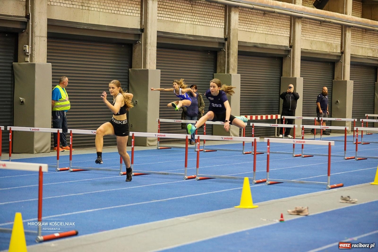 Zdjęcie w galerii na portalu naszraciborz.pl: Lekkoatletyczne Halowe Mistrzostwa Śląska U16 w Raciborzu. Jeden medal gospodarzy [FOTO i WIDEO] wiadomości z regionu
