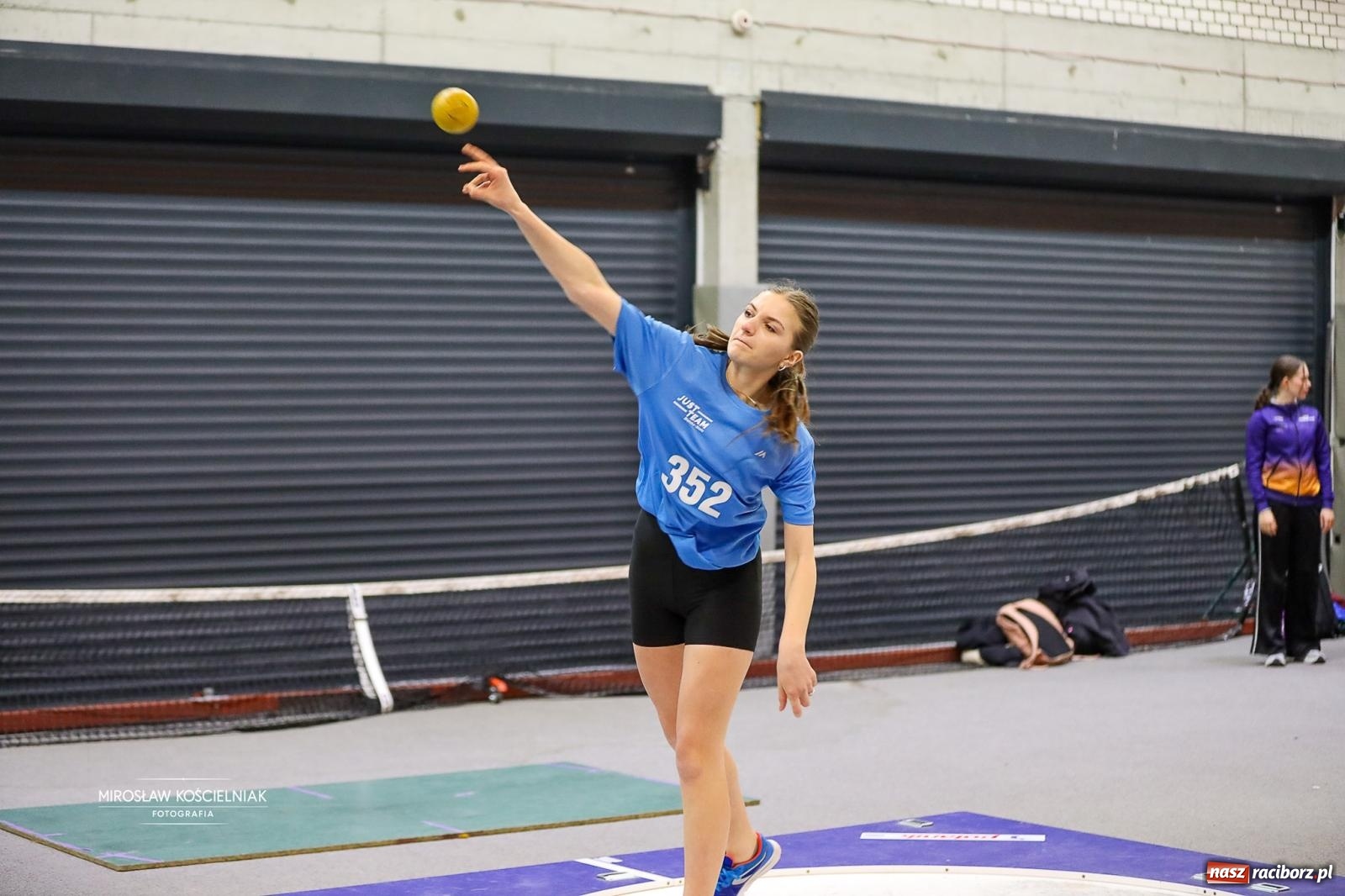 Zdjęcie w galerii na portalu naszraciborz.pl: Lekkoatletyczne Halowe Mistrzostwa Śląska U16 w Raciborzu. Jeden medal gospodarzy [FOTO i WIDEO] wiadomości z regionu