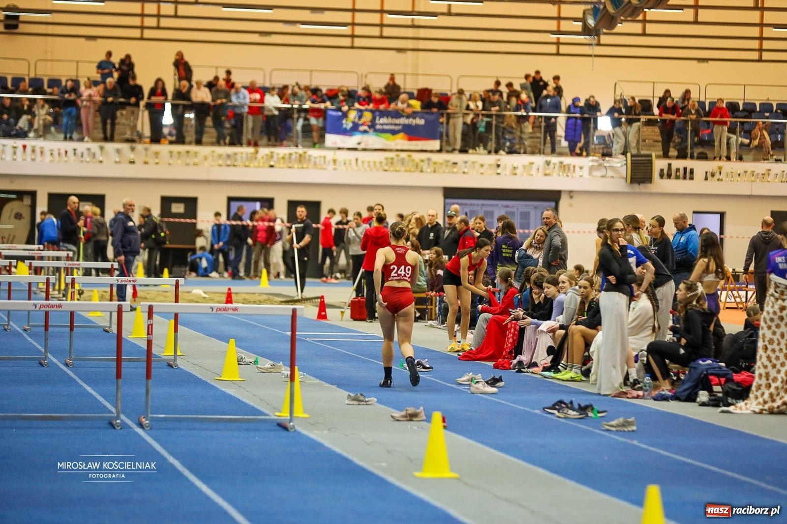 Zdjęcie w galerii na portalu naszraciborz.pl: Lekkoatletyczne Halowe Mistrzostwa Śląska U16 w Raciborzu. Jeden medal gospodarzy [FOTO i WIDEO] wiadomości z regionu