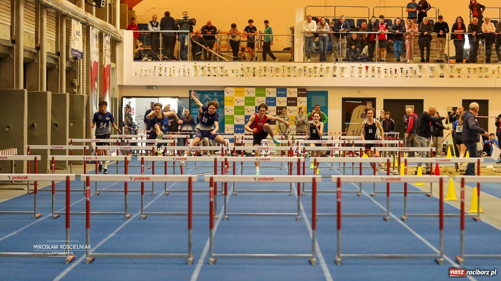 Zdjęcie w galerii na portalu naszraciborz.pl: Lekkoatletyczne Halowe Mistrzostwa Śląska U16 w Raciborzu. Jeden medal gospodarzy [FOTO i WIDEO] wiadomości z regionu