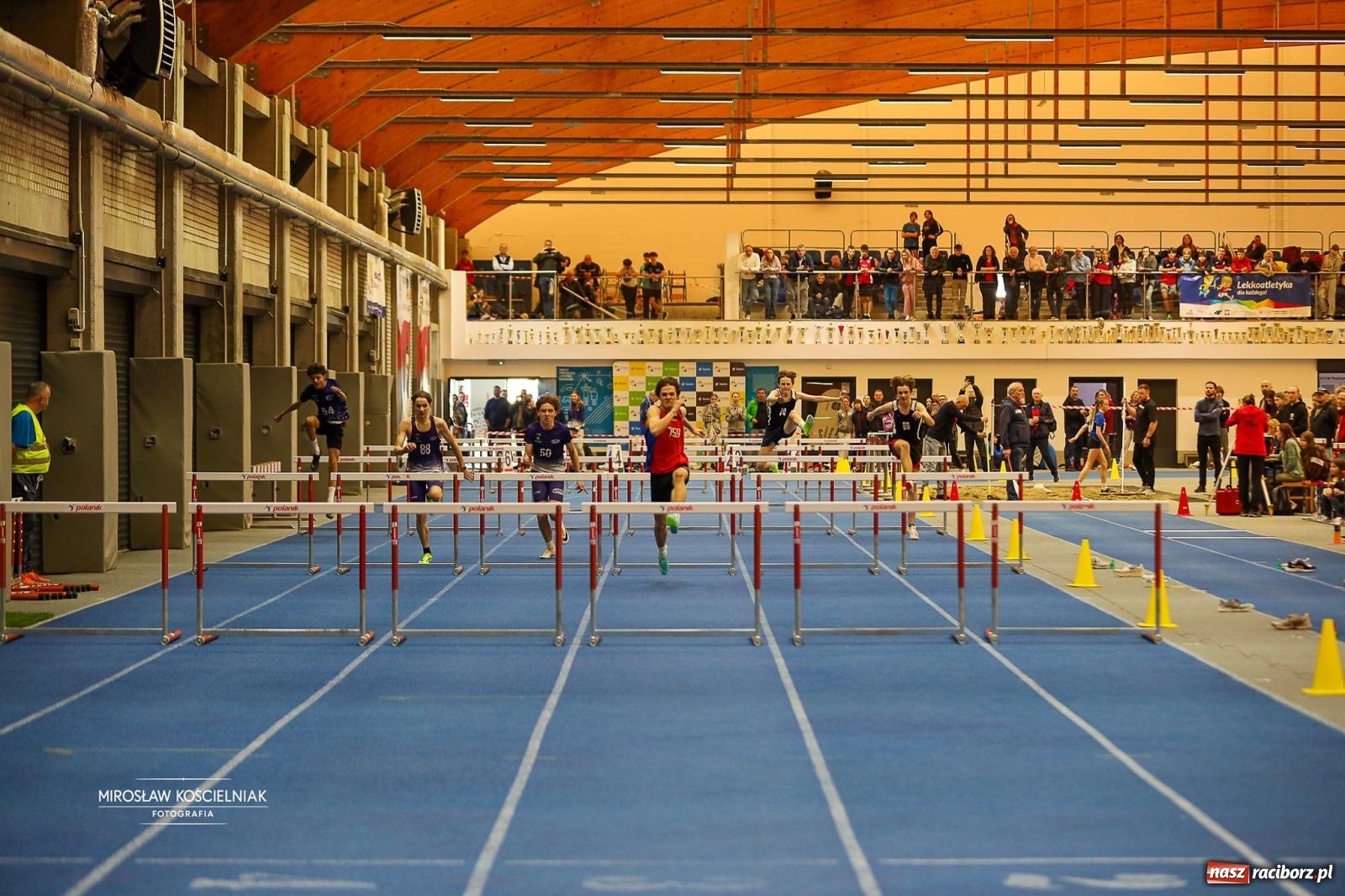 Zdjęcie w galerii na portalu naszraciborz.pl: Lekkoatletyczne Halowe Mistrzostwa Śląska U16 w Raciborzu. Jeden medal gospodarzy [FOTO i WIDEO] wiadomości z regionu