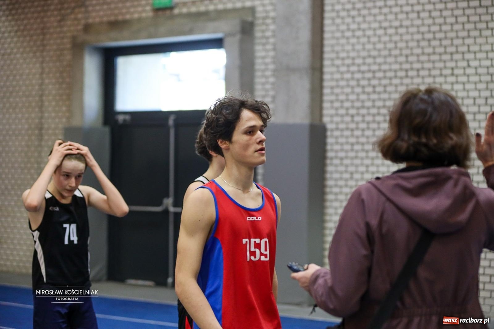 Zdjęcie w galerii na portalu naszraciborz.pl: Lekkoatletyczne Halowe Mistrzostwa Śląska U16 w Raciborzu. Jeden medal gospodarzy [FOTO i WIDEO] wiadomości z regionu