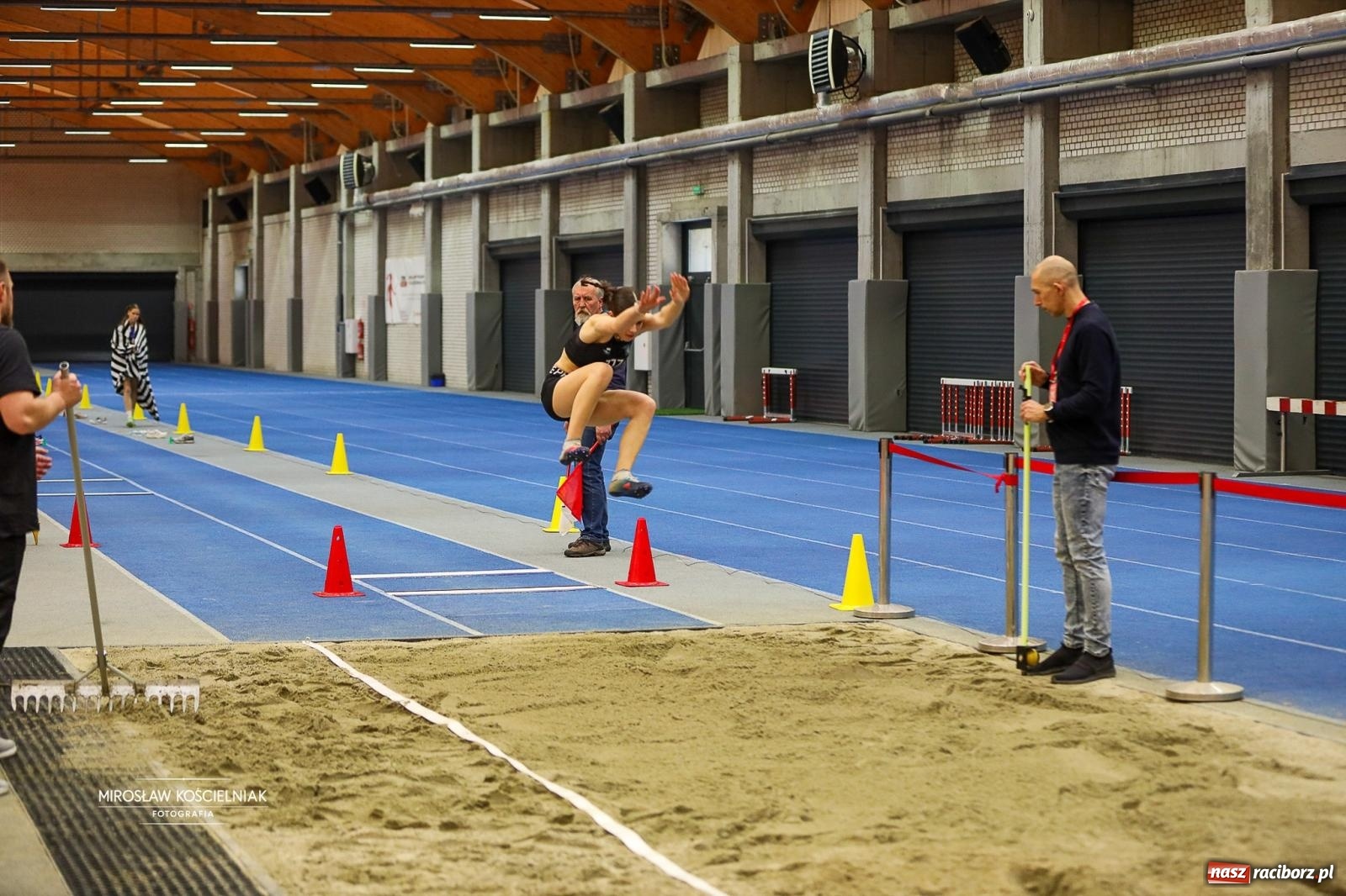 Zdjęcie w galerii na portalu naszraciborz.pl: Lekkoatletyczne Halowe Mistrzostwa Śląska U16 w Raciborzu. Jeden medal gospodarzy [FOTO i WIDEO] wiadomości z regionu