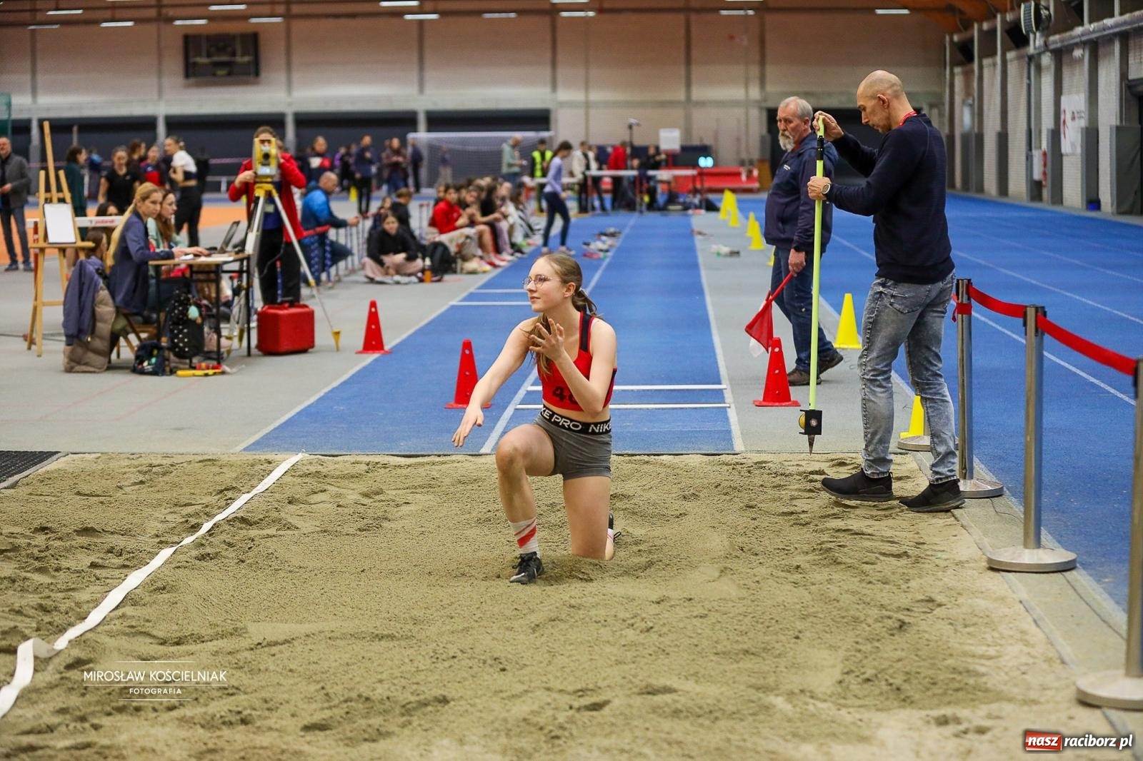 Zdjęcie w galerii na portalu naszraciborz.pl: Lekkoatletyczne Halowe Mistrzostwa Śląska U16 w Raciborzu. Jeden medal gospodarzy [FOTO i WIDEO] wiadomości z regionu
