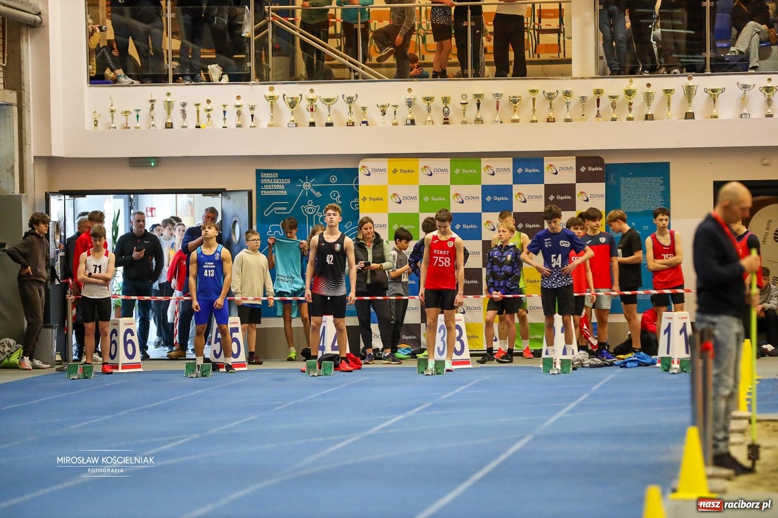 Zdjęcie w galerii na portalu naszraciborz.pl: Lekkoatletyczne Halowe Mistrzostwa Śląska U16 w Raciborzu. Jeden medal gospodarzy [FOTO i WIDEO] wiadomości z regionu