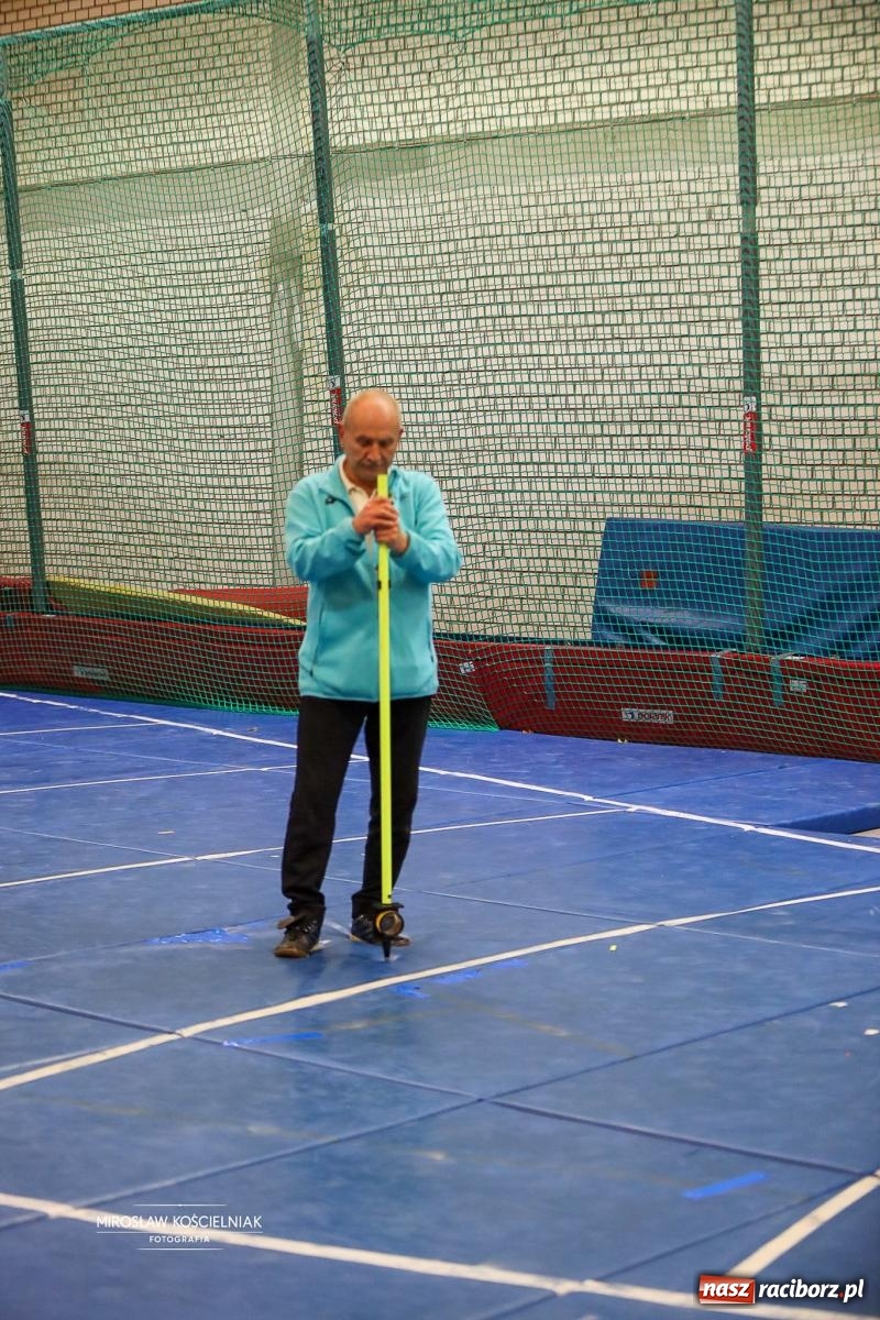Zdjęcie w galerii na portalu naszraciborz.pl: Lekkoatletyczne Halowe Mistrzostwa Śląska U16 w Raciborzu. Jeden medal gospodarzy [FOTO i WIDEO] wiadomości z regionu