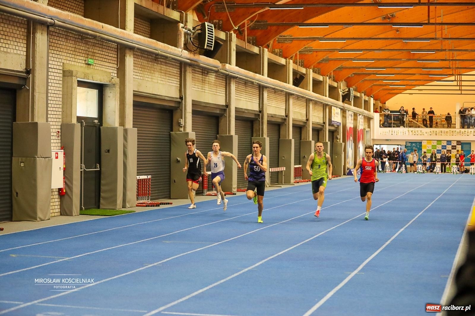 Zdjęcie w galerii na portalu naszraciborz.pl: Lekkoatletyczne Halowe Mistrzostwa Śląska U16 w Raciborzu. Jeden medal gospodarzy [FOTO i WIDEO] wiadomości z regionu