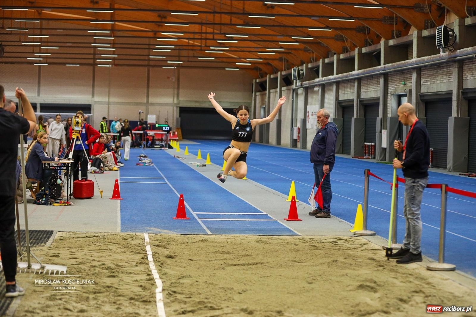 Zdjęcie w galerii na portalu naszraciborz.pl: Lekkoatletyczne Halowe Mistrzostwa Śląska U16 w Raciborzu. Jeden medal gospodarzy [FOTO i WIDEO] wiadomości z regionu