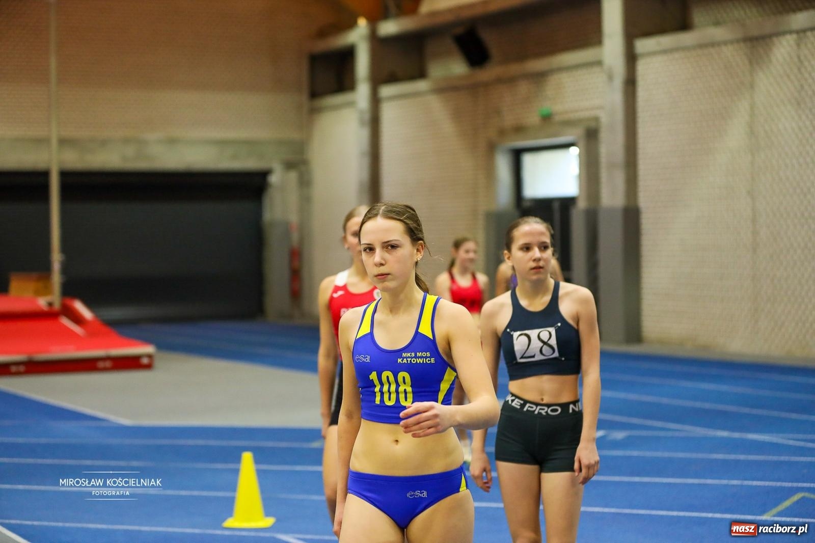 Zdjęcie w galerii na portalu naszraciborz.pl: Lekkoatletyczne Halowe Mistrzostwa Śląska U16 w Raciborzu. Jeden medal gospodarzy [FOTO i WIDEO] wiadomości z regionu