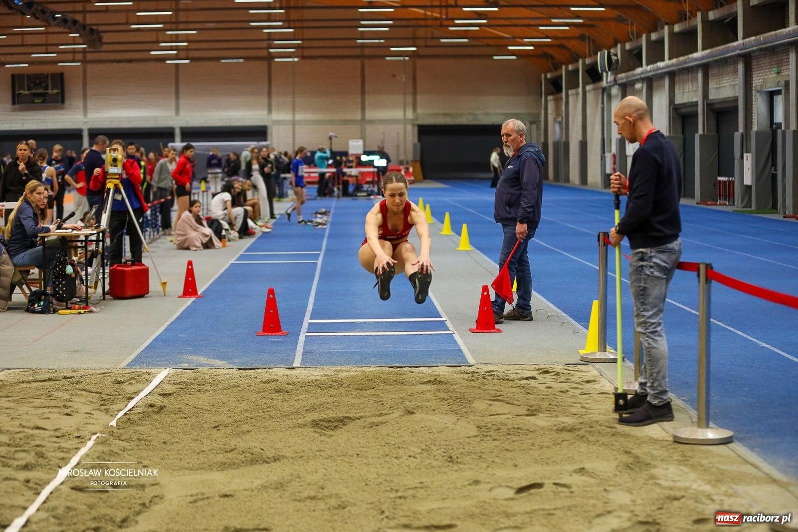 Zdjęcie w galerii na portalu naszraciborz.pl: Lekkoatletyczne Halowe Mistrzostwa Śląska U16 w Raciborzu. Jeden medal gospodarzy [FOTO i WIDEO] wiadomości z regionu