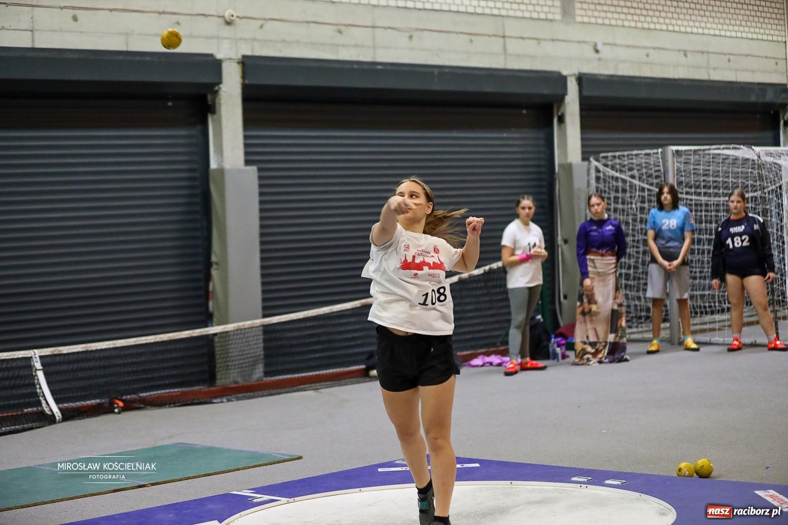 Zdjęcie w galerii na portalu naszraciborz.pl: Lekkoatletyczne Halowe Mistrzostwa Śląska U16 w Raciborzu. Jeden medal gospodarzy [FOTO i WIDEO] wiadomości z regionu