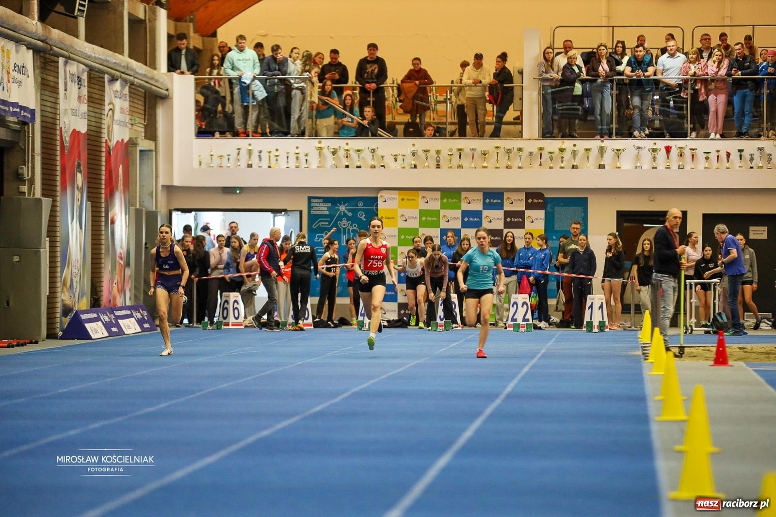 Zdjęcie w galerii na portalu naszraciborz.pl: Lekkoatletyczne Halowe Mistrzostwa Śląska U16 w Raciborzu. Jeden medal gospodarzy [FOTO i WIDEO] wiadomości z regionu