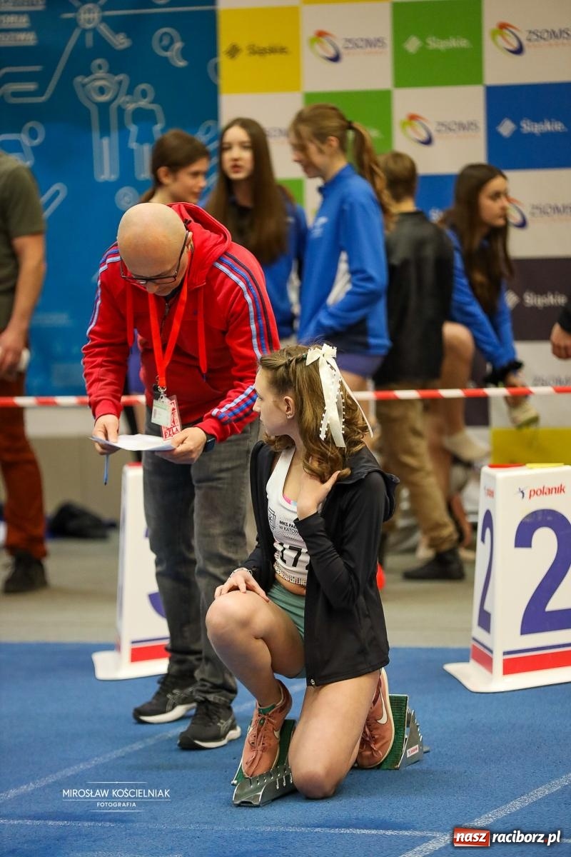 Zdjęcie w galerii na portalu naszraciborz.pl: Lekkoatletyczne Halowe Mistrzostwa Śląska U16 w Raciborzu. Jeden medal gospodarzy [FOTO i WIDEO] wiadomości z regionu