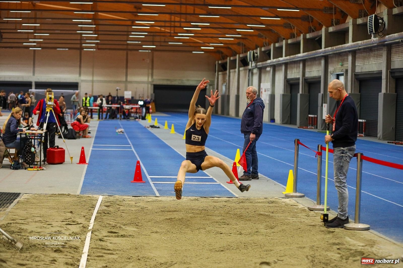 Zdjęcie w galerii na portalu naszraciborz.pl: Lekkoatletyczne Halowe Mistrzostwa Śląska U16 w Raciborzu. Jeden medal gospodarzy [FOTO i WIDEO] wiadomości z regionu