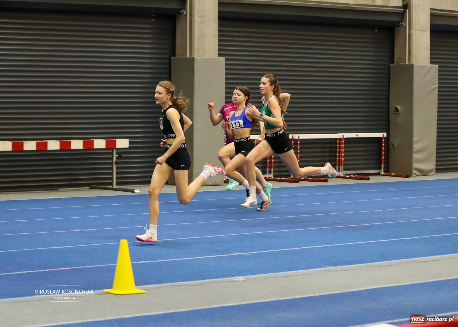 Zdjęcie w galerii na portalu naszraciborz.pl: Lekkoatletyczne Halowe Mistrzostwa Śląska U16 w Raciborzu. Jeden medal gospodarzy [FOTO i WIDEO] wiadomości z regionu