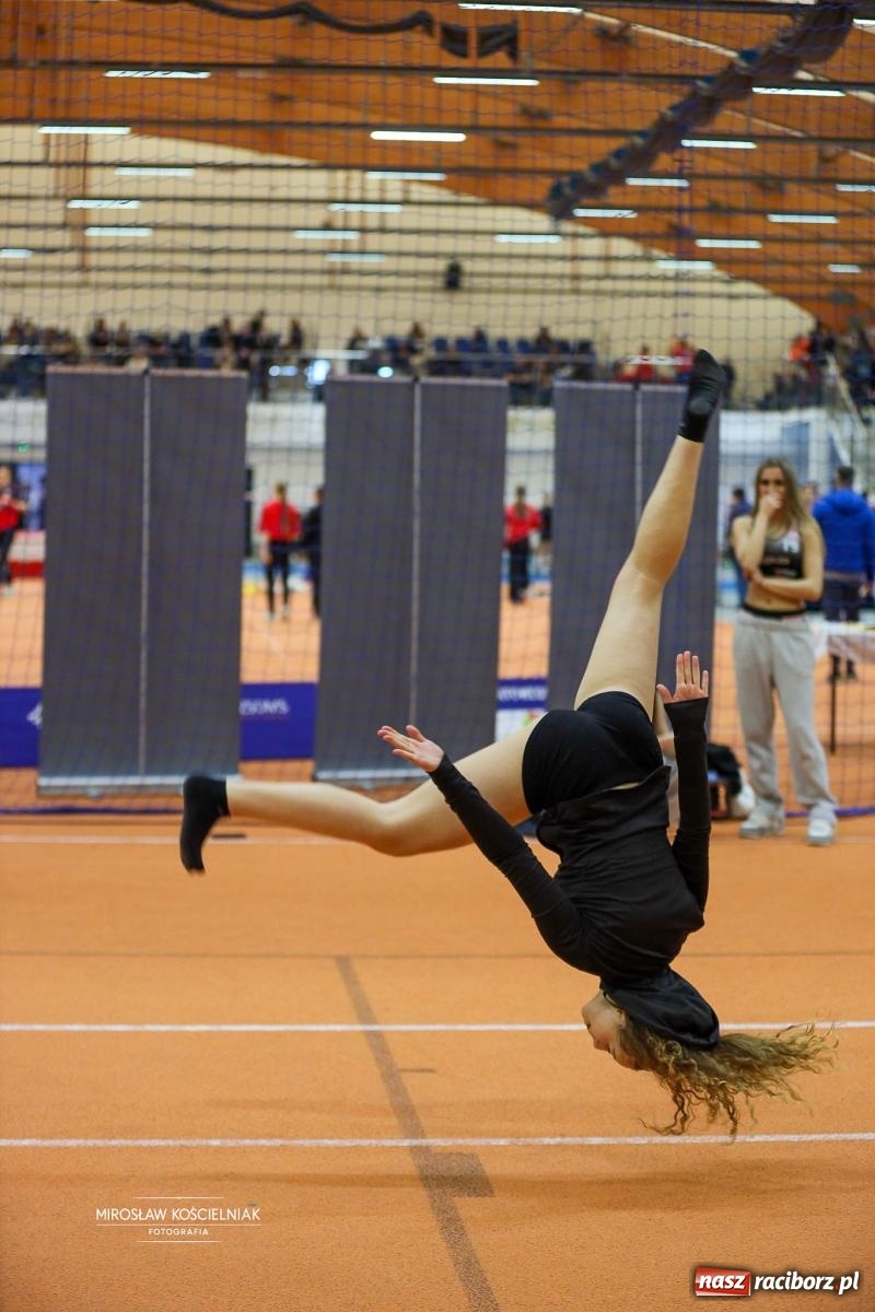 Zdjęcie w galerii na portalu naszraciborz.pl: Lekkoatletyczne Halowe Mistrzostwa Śląska U16 w Raciborzu. Jeden medal gospodarzy [FOTO i WIDEO] wiadomości z regionu