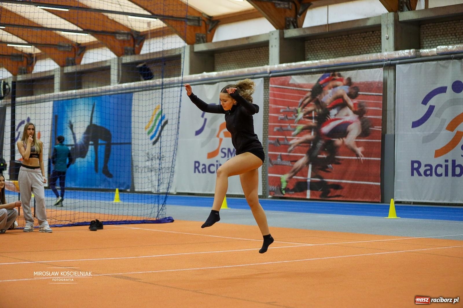 Zdjęcie w galerii na portalu naszraciborz.pl: Lekkoatletyczne Halowe Mistrzostwa Śląska U16 w Raciborzu. Jeden medal gospodarzy [FOTO i WIDEO] wiadomości z regionu