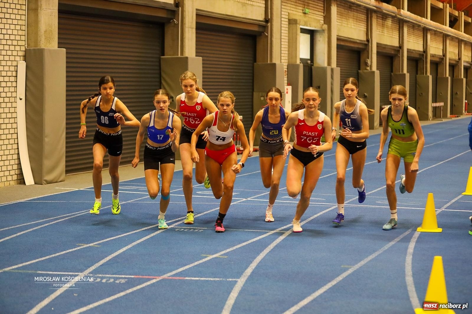 Zdjęcie w galerii na portalu naszraciborz.pl: Lekkoatletyczne Halowe Mistrzostwa Śląska U16 w Raciborzu. Jeden medal gospodarzy [FOTO i WIDEO] wiadomości z regionu