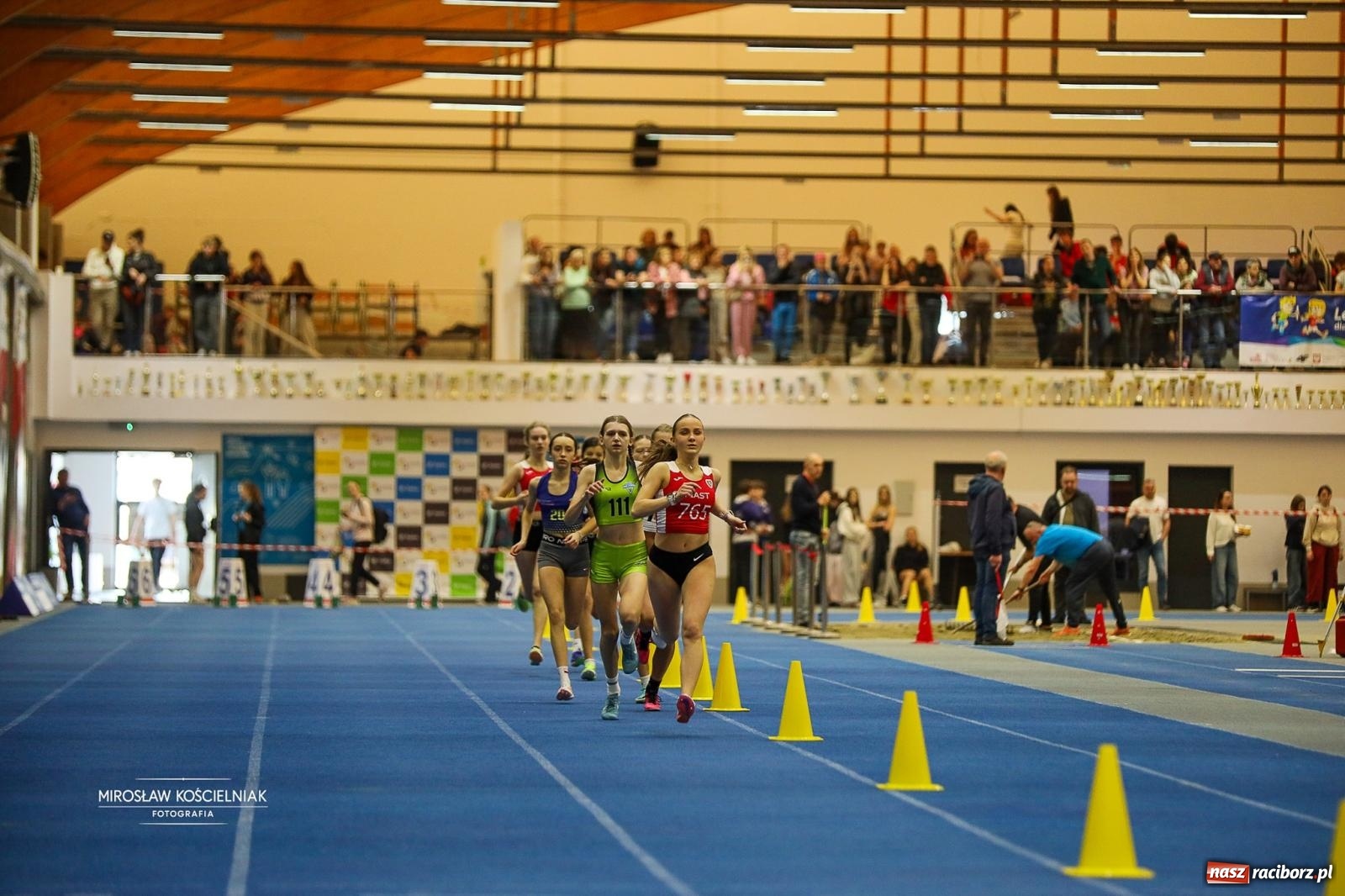 Zdjęcie w galerii na portalu naszraciborz.pl: Lekkoatletyczne Halowe Mistrzostwa Śląska U16 w Raciborzu. Jeden medal gospodarzy [FOTO i WIDEO] wiadomości z regionu