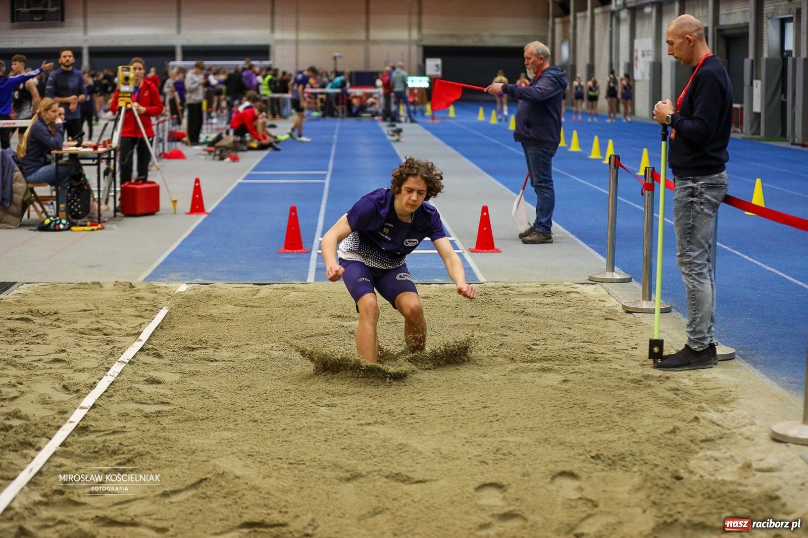 Zdjęcie w galerii na portalu naszraciborz.pl: Lekkoatletyczne Halowe Mistrzostwa Śląska U16 w Raciborzu. Jeden medal gospodarzy [FOTO i WIDEO] wiadomości z regionu
