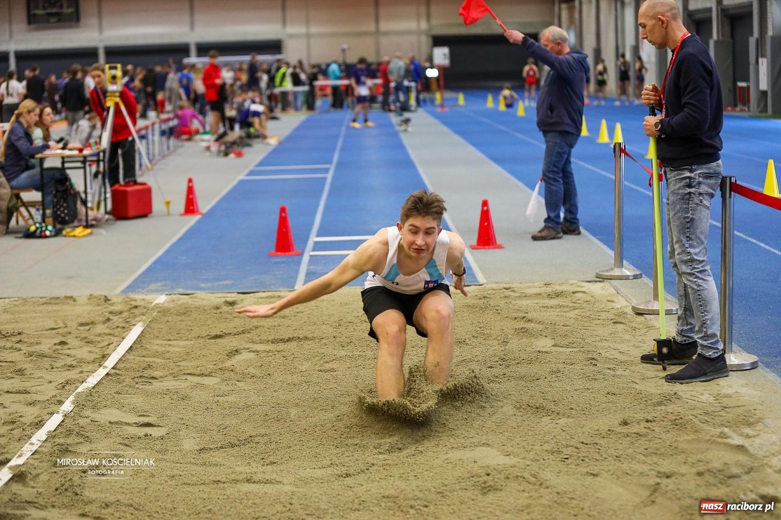 Zdjęcie w galerii na portalu naszraciborz.pl: Lekkoatletyczne Halowe Mistrzostwa Śląska U16 w Raciborzu. Jeden medal gospodarzy [FOTO i WIDEO] wiadomości z regionu