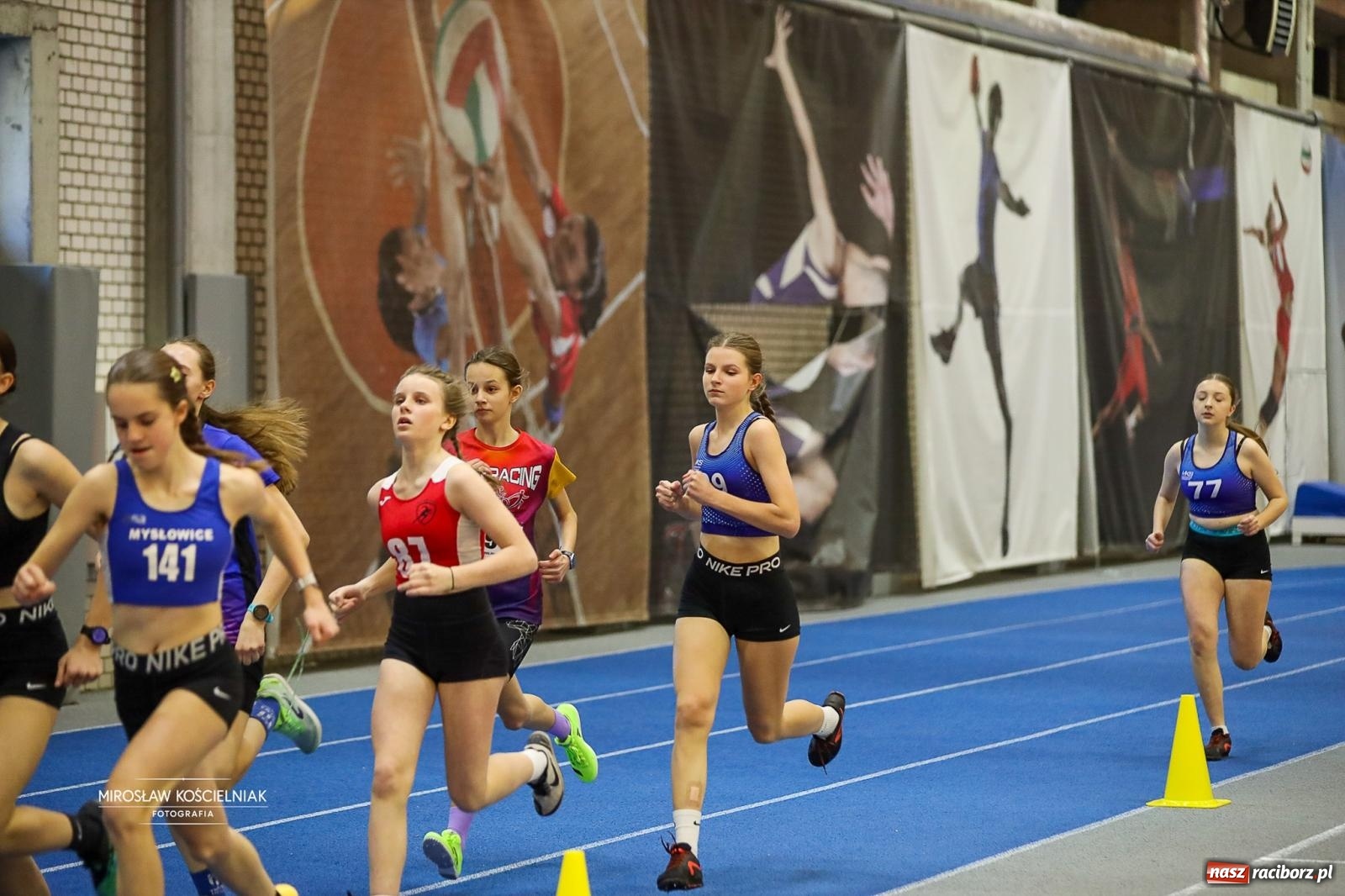 Zdjęcie w galerii na portalu naszraciborz.pl: Lekkoatletyczne Halowe Mistrzostwa Śląska U16 w Raciborzu. Jeden medal gospodarzy [FOTO i WIDEO] wiadomości z regionu