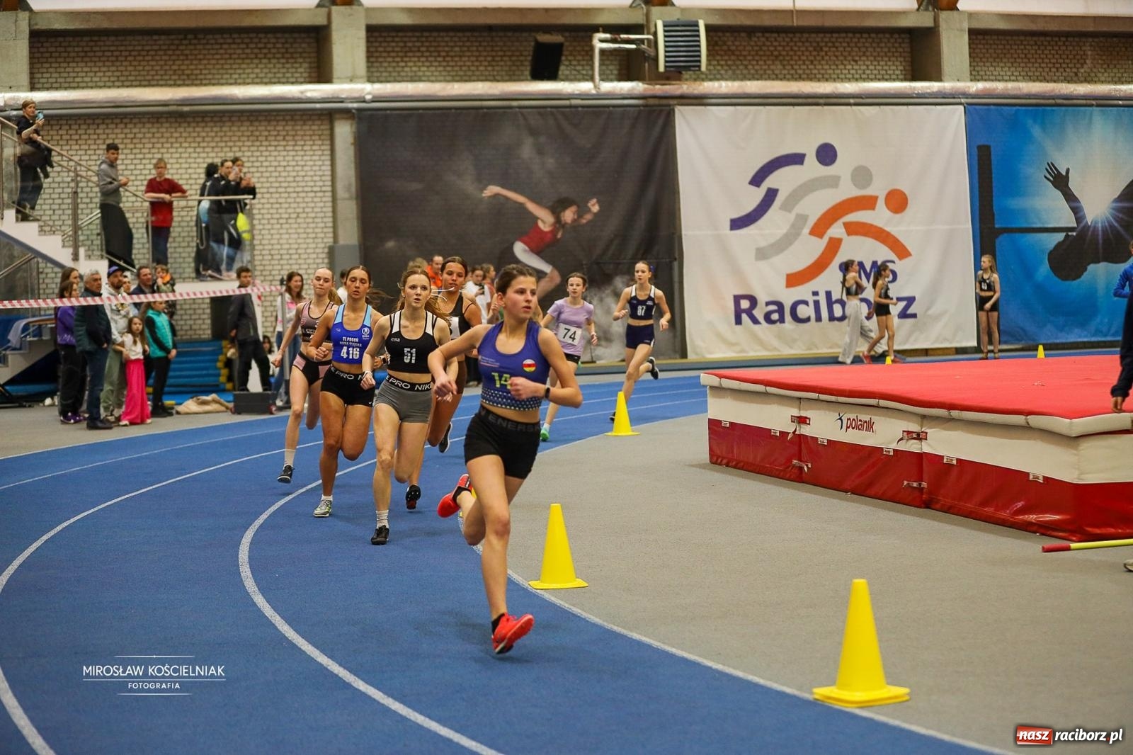 Zdjęcie w galerii na portalu naszraciborz.pl: Lekkoatletyczne Halowe Mistrzostwa Śląska U16 w Raciborzu. Jeden medal gospodarzy [FOTO i WIDEO] wiadomości z regionu