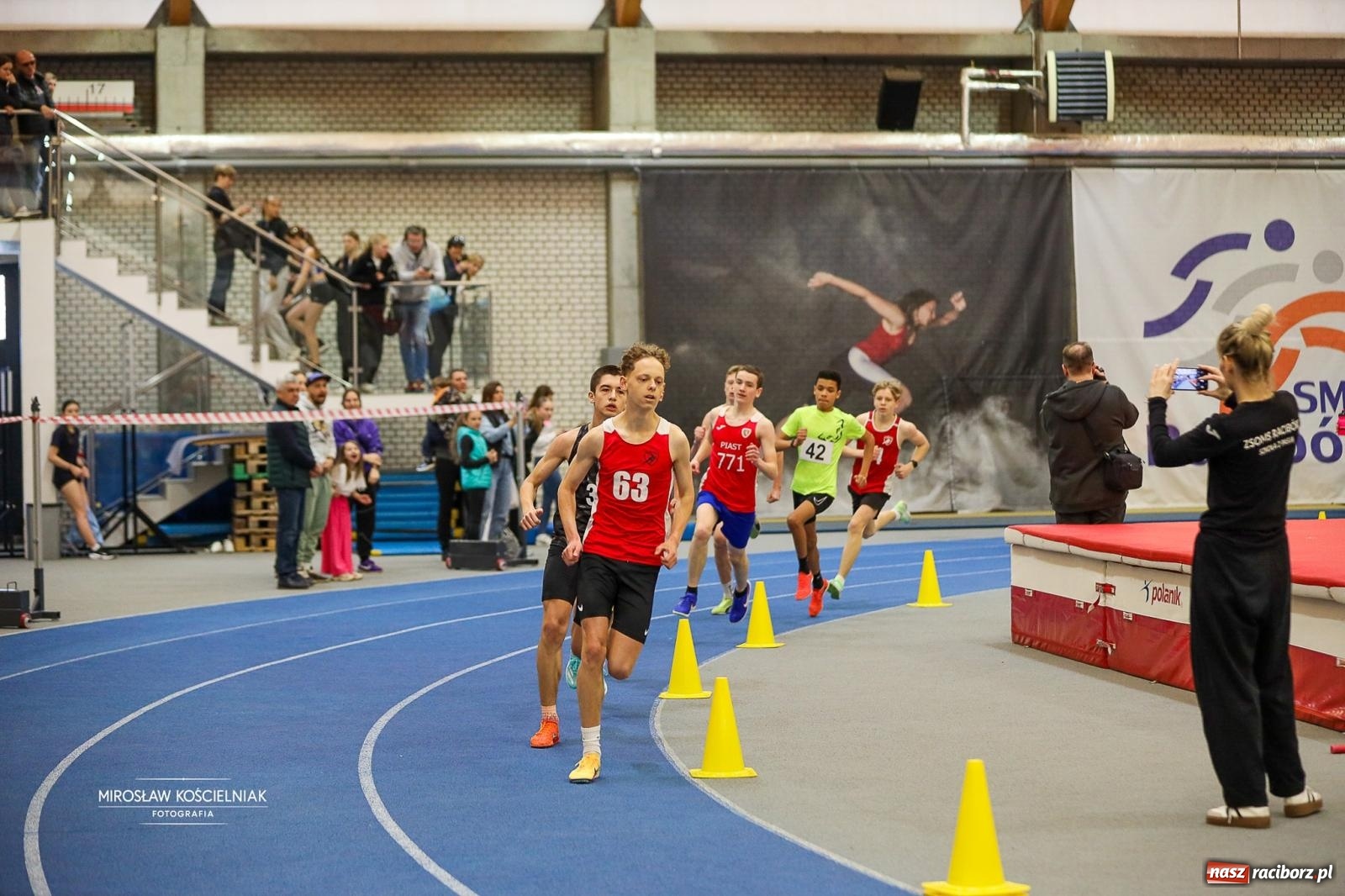 Zdjęcie w galerii na portalu naszraciborz.pl: Lekkoatletyczne Halowe Mistrzostwa Śląska U16 w Raciborzu. Jeden medal gospodarzy [FOTO i WIDEO] wiadomości z regionu