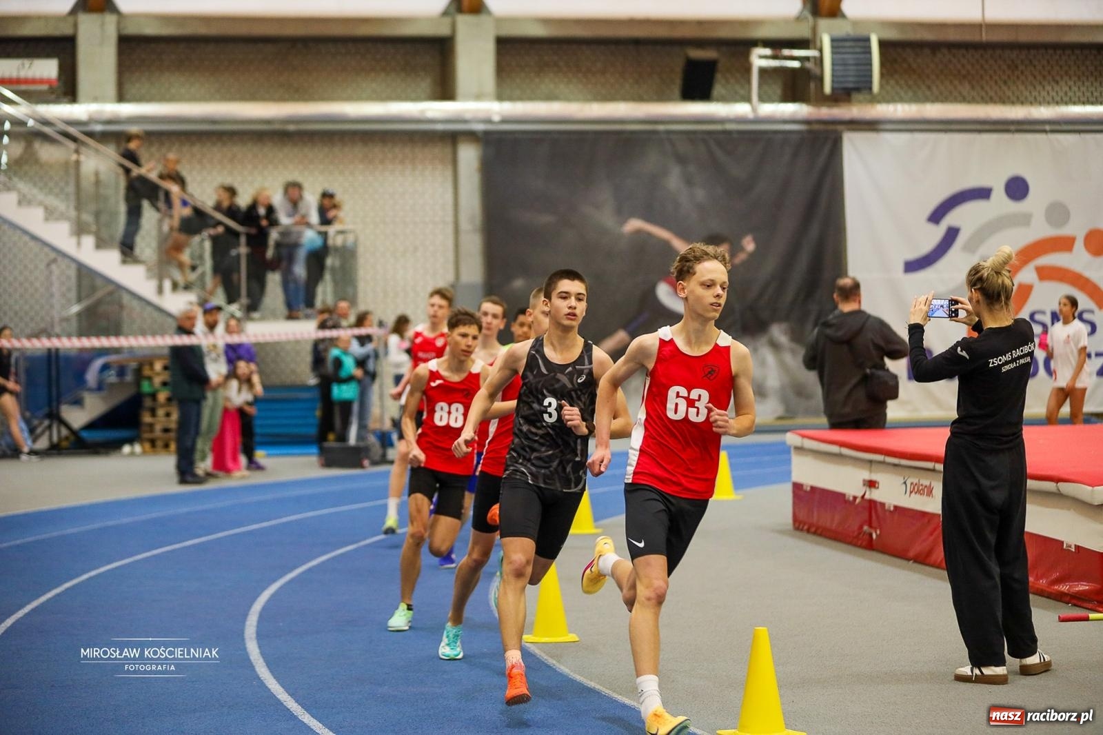 Zdjęcie w galerii na portalu naszraciborz.pl: Lekkoatletyczne Halowe Mistrzostwa Śląska U16 w Raciborzu. Jeden medal gospodarzy [FOTO i WIDEO] wiadomości z regionu