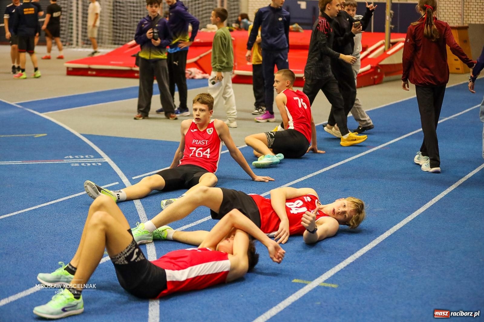 Zdjęcie w galerii na portalu naszraciborz.pl: Lekkoatletyczne Halowe Mistrzostwa Śląska U16 w Raciborzu. Jeden medal gospodarzy [FOTO i WIDEO] wiadomości z regionu