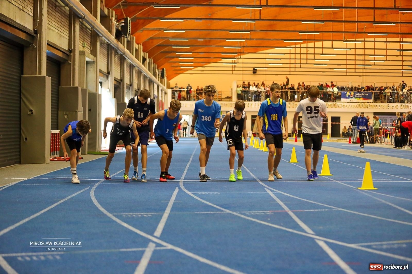 Zdjęcie w galerii na portalu naszraciborz.pl: Lekkoatletyczne Halowe Mistrzostwa Śląska U16 w Raciborzu. Jeden medal gospodarzy [FOTO i WIDEO] wiadomości z regionu